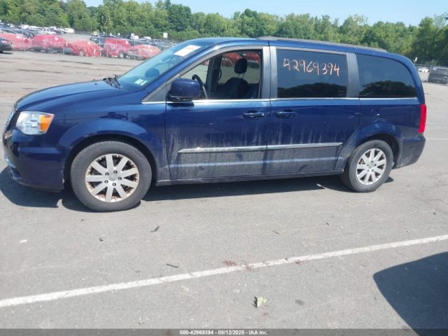 Chrysler Town & Country Touring Image 14