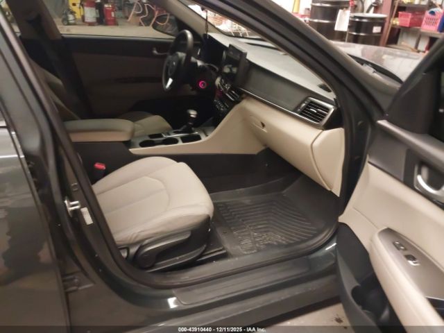 Kia Optima Lx Image 9