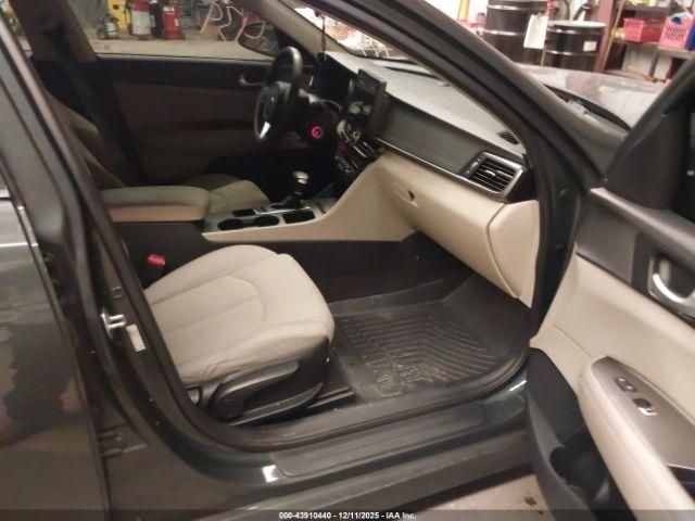 Kia Optima Lx Image 9