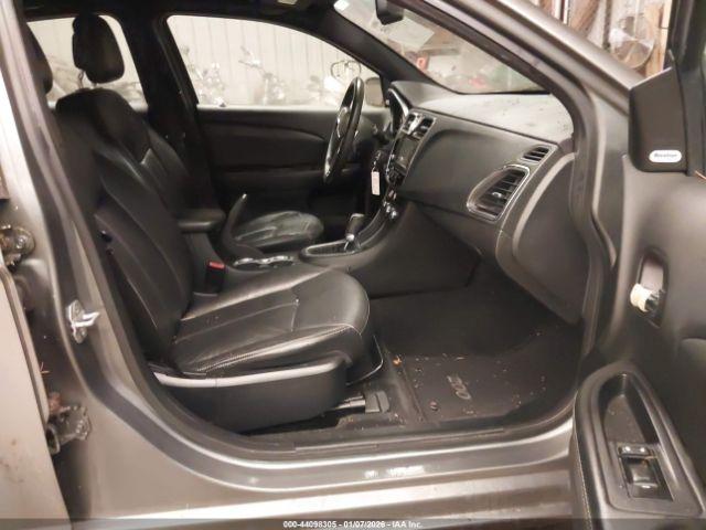 Chrysler 200 Limited Image 5