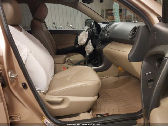 Toyota RAV4 Limited V6 Image 7