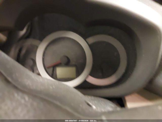 Toyota RAV4 Limited V6 Image 6