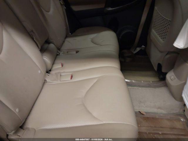 Toyota RAV4 Limited V6 Image 8