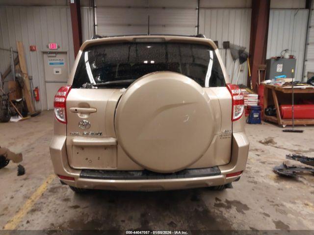 Toyota RAV4 Limited V6 Image 10