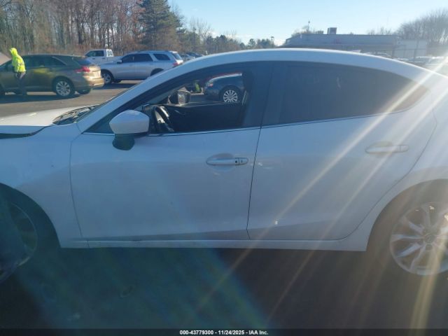 Mazda Mazda3 S Touring Image 12