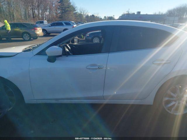 Mazda Mazda3 S Touring Image 12