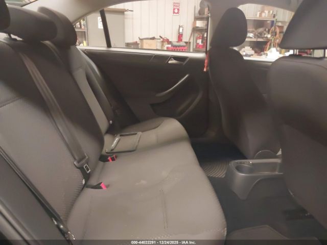 Volkswagen Jetta 2.0l S Image 3