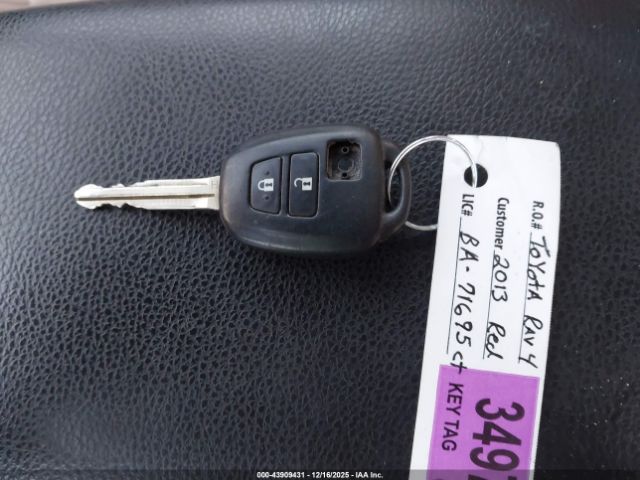 Toyota RAV4 Le Image 12