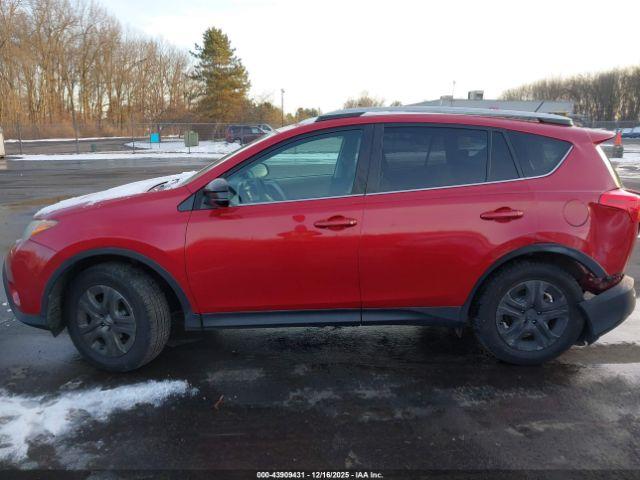 Toyota RAV4 Le Image 11