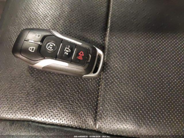 Ford F-150 Lariat Image 13